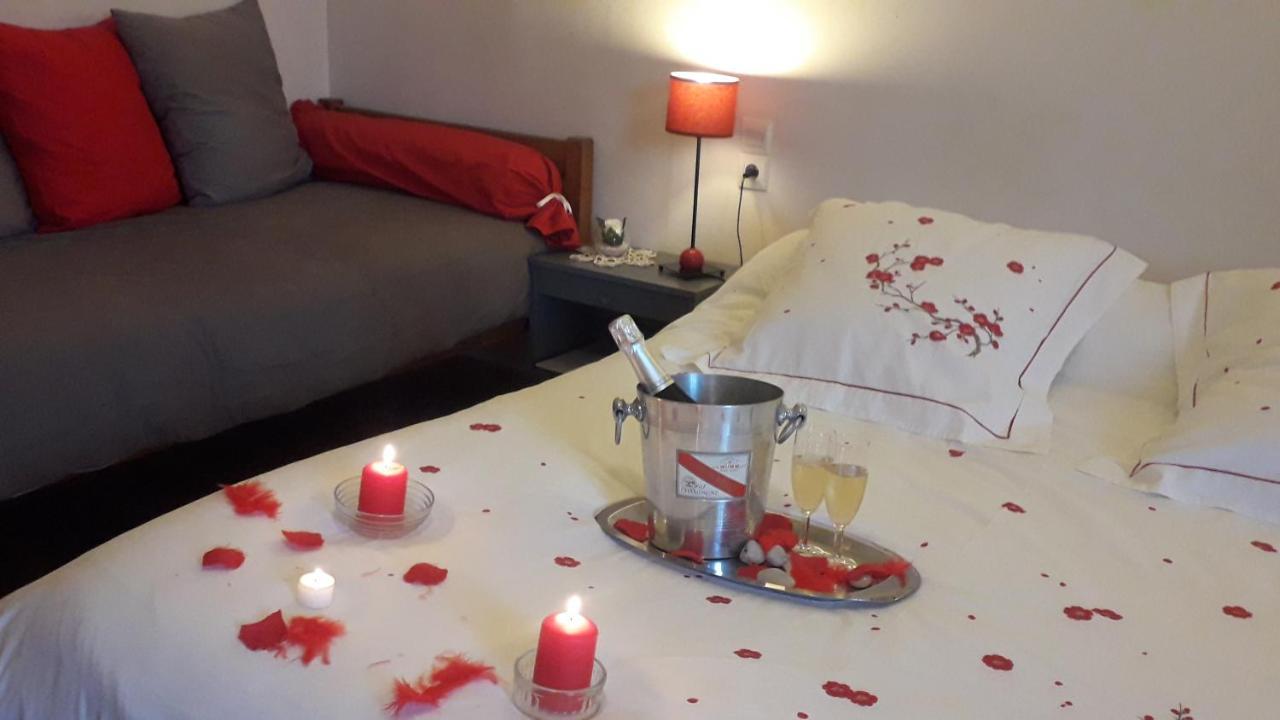 Domaine De La Cour Bed & Breakfast Sainte-Gemme-d'Andigne Ngoại thất bức ảnh