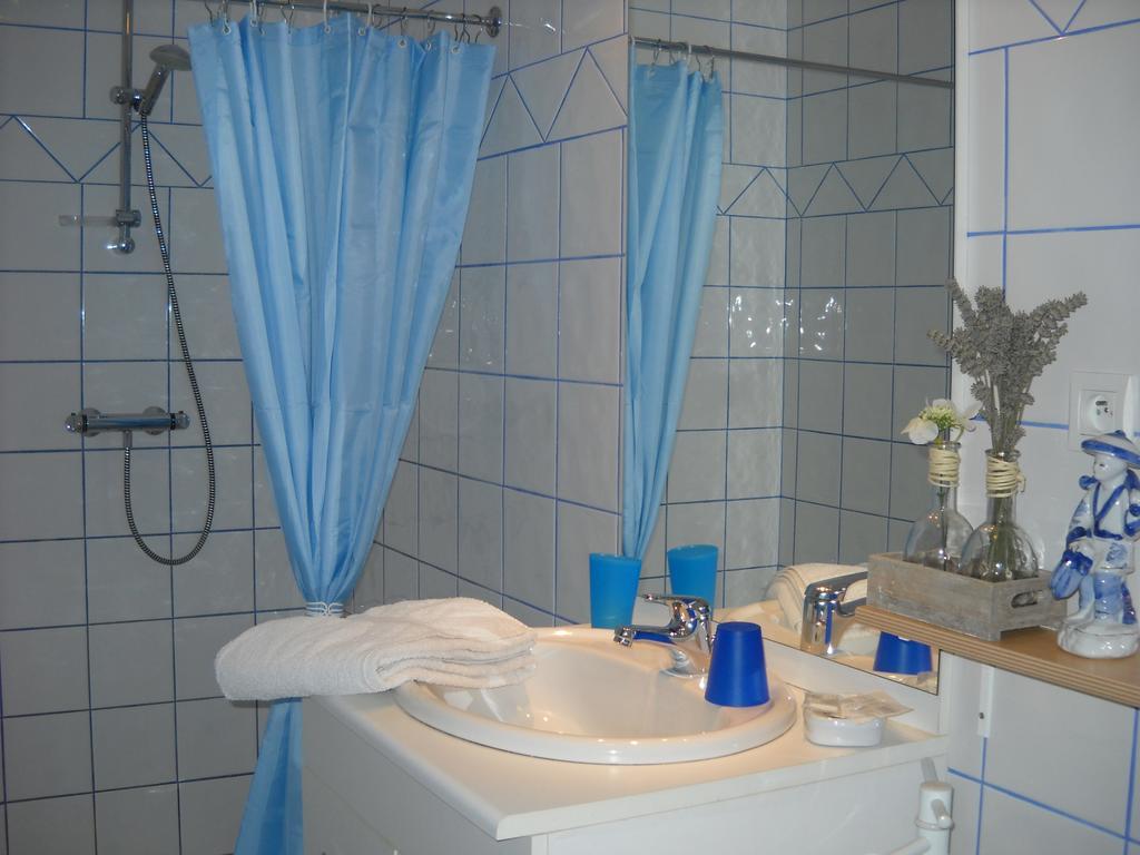 Domaine De La Cour Bed & Breakfast Sainte-Gemme-d'Andigne Ngoại thất bức ảnh