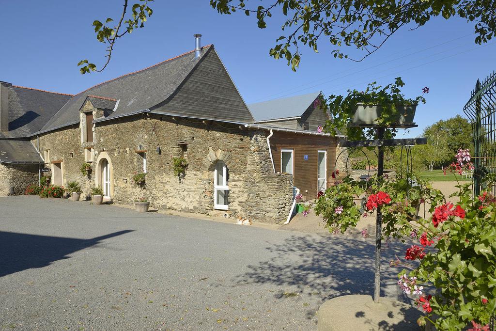 Domaine De La Cour Bed & Breakfast Sainte-Gemme-d'Andigne Ngoại thất bức ảnh