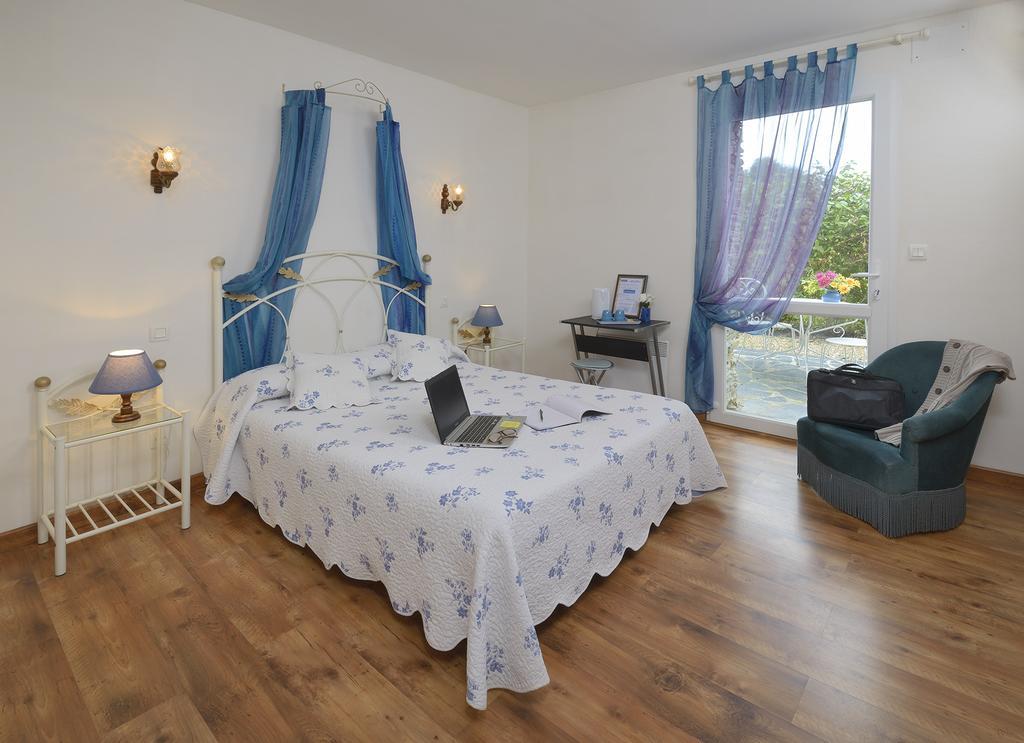 Domaine De La Cour Bed & Breakfast Sainte-Gemme-d'Andigne Ngoại thất bức ảnh